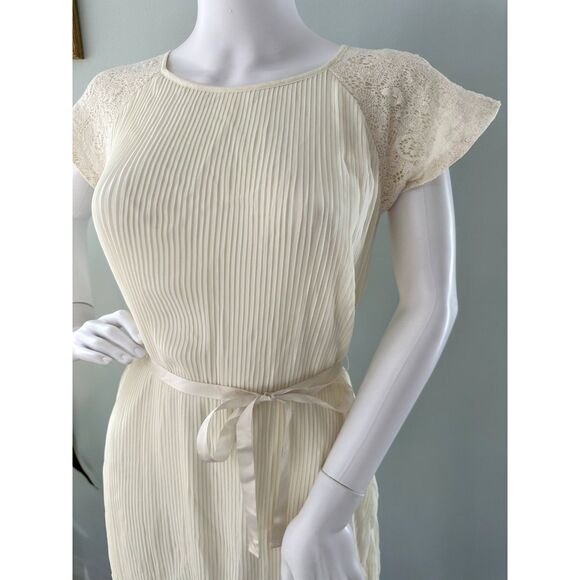 Disney D-Signed Ivory Cream Pleated Dress with Lace Sleeves size Juniors M - Picture 4 of 10